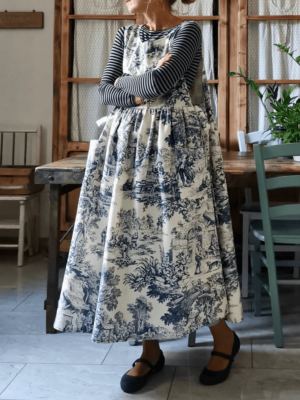 Vintage Toile de Jouy Blue & White Long Apron with Pockets