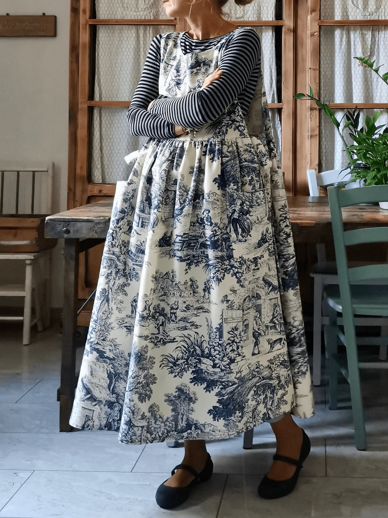 Vintage Toile de Jouy Blue & White Long Apron with Pockets